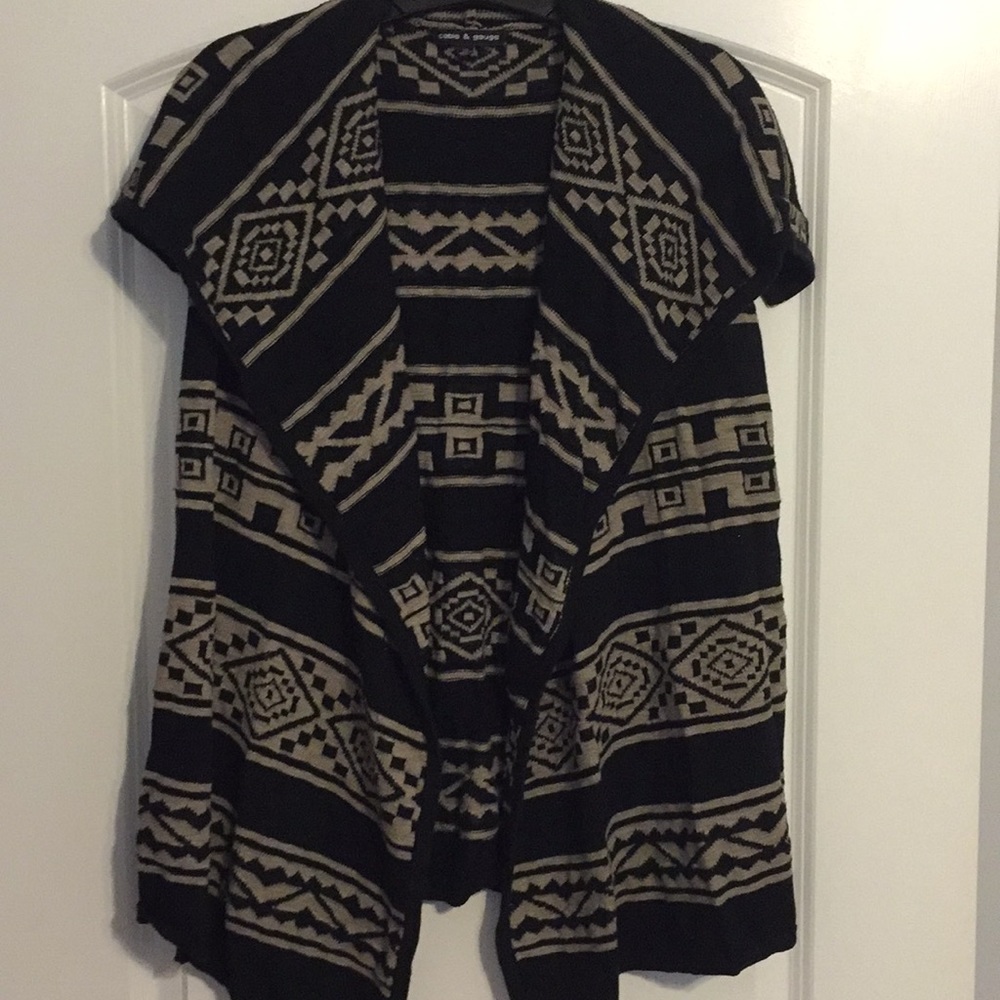 Cable & Gage Black and Tan sweater vest size XL.
